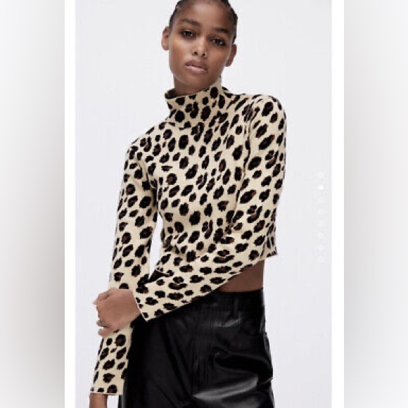 ZARA- Jacquard Knit Animal Pattern Cropped Turtleneck Open Back - Picture 2 of 6